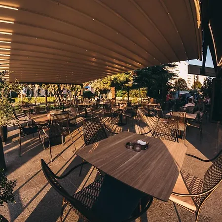 Verso 4* モスタル